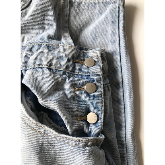 Forever 21 Women’s Light Wash Distressed Overalls Size 27 - Picture 3 of 6